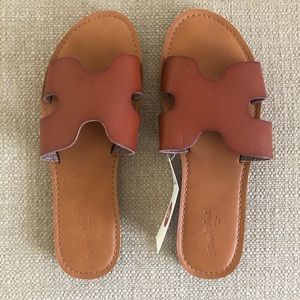 Universal Thread Sandals